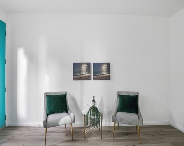839 N Kingsley - Photo Thumbnail 12