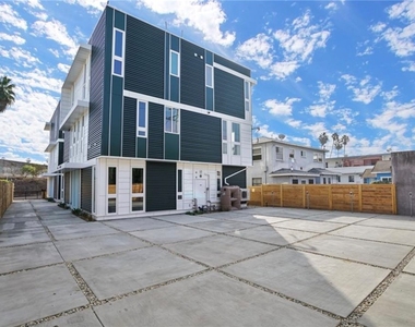 839 N Kingsley - Photo Thumbnail 32