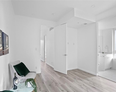 839 N Kingsley - Photo Thumbnail 7