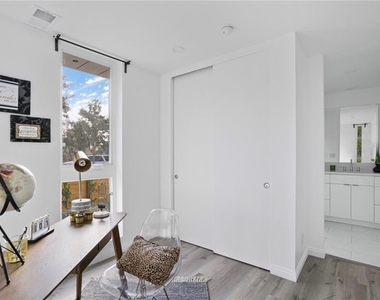 839 N Kingsley - Photo Thumbnail 4