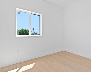 2637 S Garth - Photo Thumbnail 7