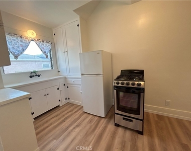 1839 Curtis Avenue - Photo Thumbnail 5