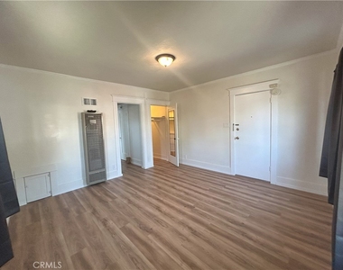 1839 Curtis Avenue - Photo Thumbnail 3