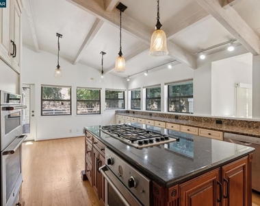 660 La Casa Via - Photo Thumbnail 32