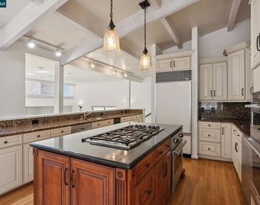 660 La Casa Via - Photo Thumbnail 33
