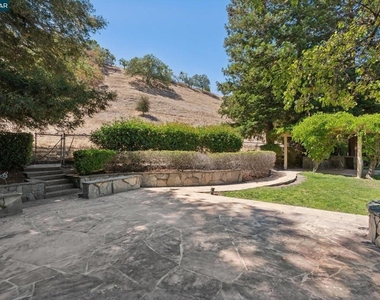 660 La Casa Via - Photo Thumbnail 78