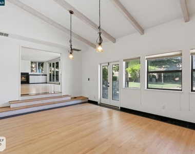 660 La Casa Via - Photo Thumbnail 17