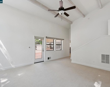 660 La Casa Via - Photo Thumbnail 39