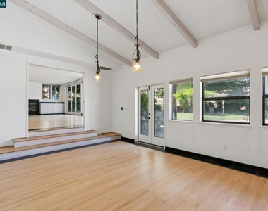 660 La Casa Via - Photo Thumbnail 16