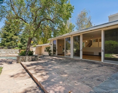 660 La Casa Via - Photo Thumbnail 76