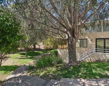 660 La Casa Via - Photo Thumbnail 47