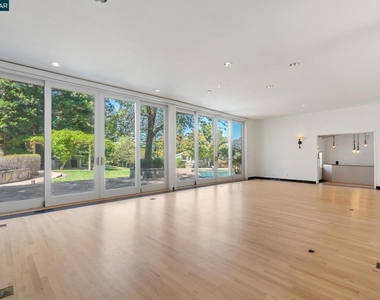 660 La Casa Via - Photo Thumbnail 12