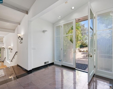 660 La Casa Via - Photo Thumbnail 5