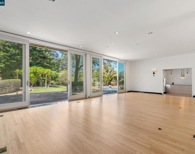 660 La Casa Via - Photo Thumbnail 11