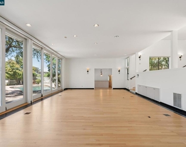 660 La Casa Via - Photo Thumbnail 13