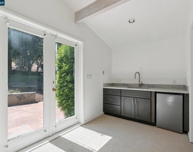 660 La Casa Via - Photo Thumbnail 90
