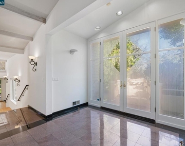 660 La Casa Via - Photo Thumbnail 6
