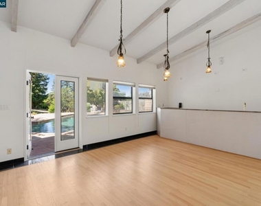 660 La Casa Via - Photo Thumbnail 18