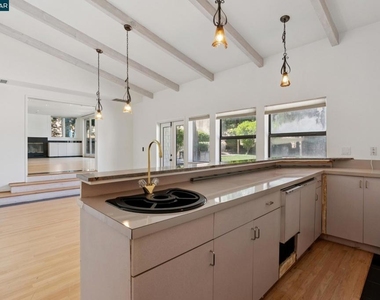 660 La Casa Via - Photo Thumbnail 19