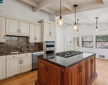 660 La Casa Via - Photo Thumbnail 31
