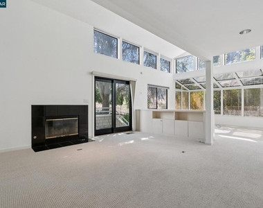 660 La Casa Via - Photo Thumbnail 42