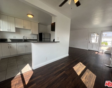 2010 W 35th Street - Photo Thumbnail 4