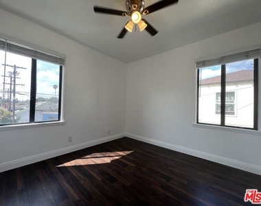 2010 W 35th Street - Photo Thumbnail 11