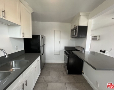 2010 W 35th Street - Photo Thumbnail 5