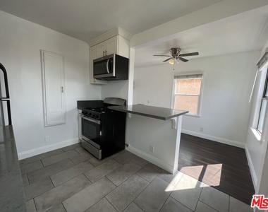2010 W 35th Street - Photo Thumbnail 7