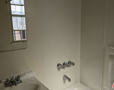 607 S Dunsmuir Avenue - Photo Thumbnail 2