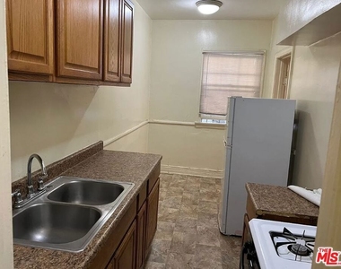 607 S Dunsmuir Avenue - Photo Thumbnail 4