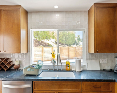 5304 Baza Avenue - Photo Thumbnail 10
