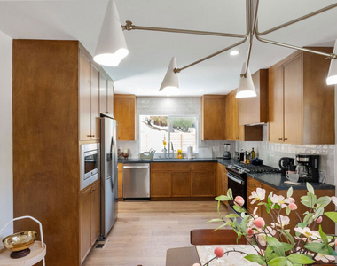 5304 Baza Avenue - Photo Thumbnail 12