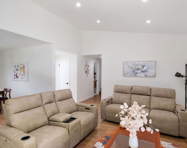 5304 Baza Avenue - Photo Thumbnail 6