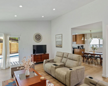 5304 Baza Avenue - Photo Thumbnail 4