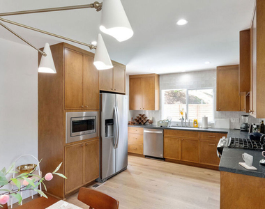 5304 Baza Avenue - Photo Thumbnail 11