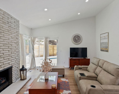 5304 Baza Avenue - Photo Thumbnail 3