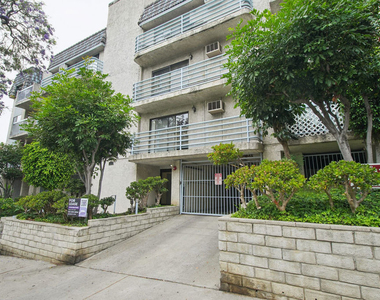 1519 N Martel Avenue - Photo Thumbnail 7
