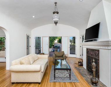 2238 El Contento Drive - Photo Thumbnail 17