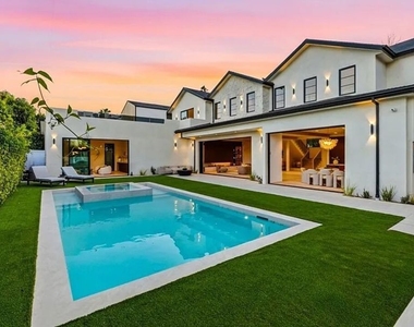 4900 Valjean Avenue - Photo Thumbnail 22