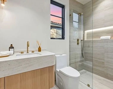 4900 Valjean Avenue - Photo Thumbnail 3