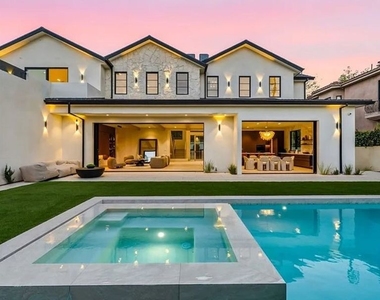 4900 Valjean Avenue - Photo Thumbnail 19