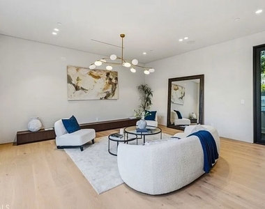 4900 Valjean Avenue - Photo Thumbnail 13