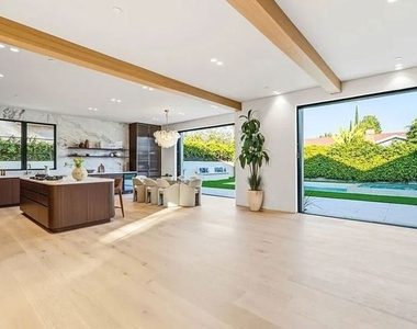 4900 Valjean Avenue - Photo Thumbnail 42