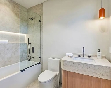 4900 Valjean Avenue - Photo Thumbnail 5