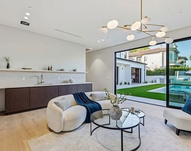 4900 Valjean Avenue - Photo Thumbnail 9