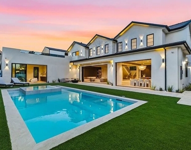4900 Valjean Avenue - Photo Thumbnail 20