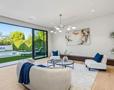 4900 Valjean Avenue - Photo Thumbnail 8