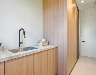 4900 Valjean Avenue - Photo Thumbnail 37