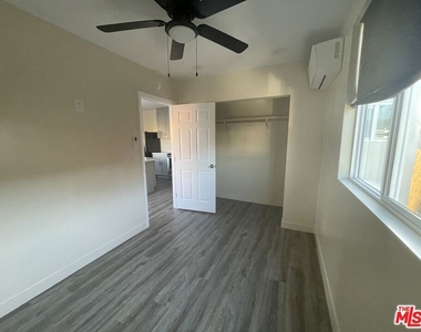 613 W 83rd Street - Photo Thumbnail 4